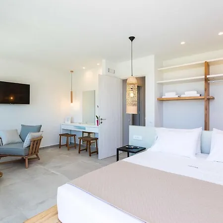 Smili-naiades/3 Bedrooms, Luxury, Beachfront פלאקיאס