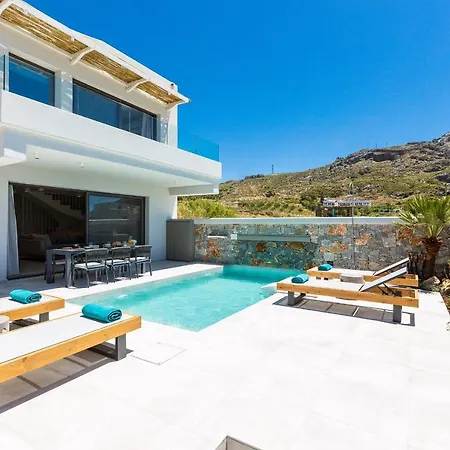Smili-naiades/3 Bedrooms, Luxury, Beachfront * פלאקיאס
