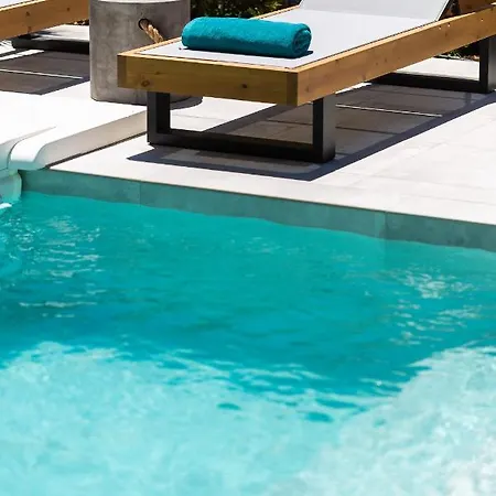 Smili-naiades/3 Bedrooms, Luxury, Beachfront פלאקיאס