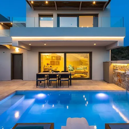 Smili-naiades/3 Bedrooms, Luxury, Beachfront פלאקיאס