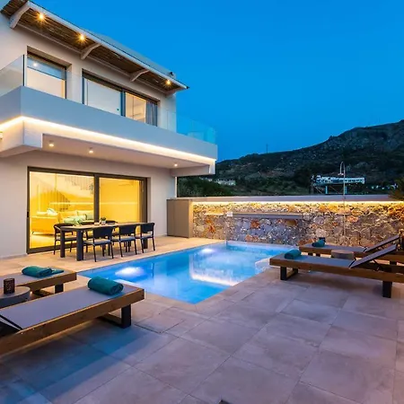 Smili-naiades/3 Bedrooms, Luxury, Beachfront בית נופש