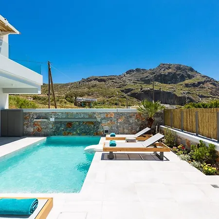 Smili-naiades/3 Bedrooms, Luxury, Beachfront בית נופש *